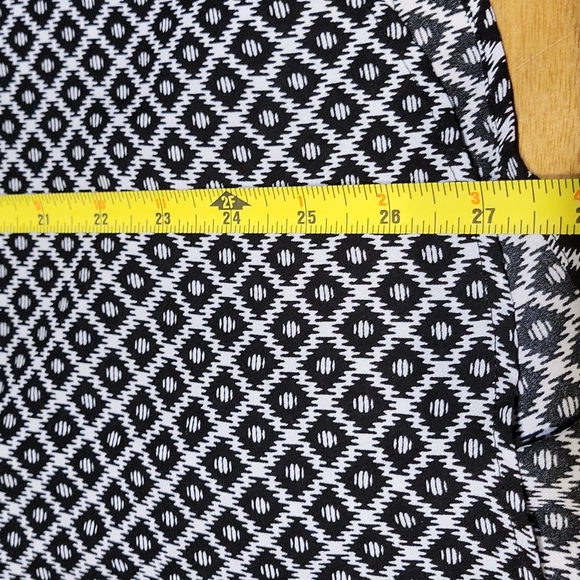 Zac & Rachel 2X black and white dressy lightweight tank - Picture 4 of 7